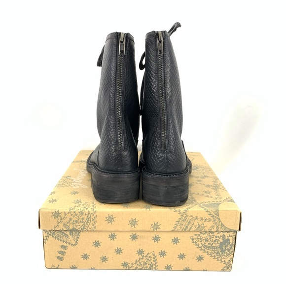 Free People Santa Fe Black Embossed Lace Up Boot Sz 8 Combat Moto Style Leather - Picture 3 of 7